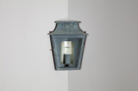 Passy Nr. 270 | historische Ecklampe Wandlaterne für die 90° Montage im Winkel von LumArt.